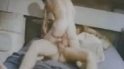 Blonde onanerer på bordet analsex education hendes røvhul
