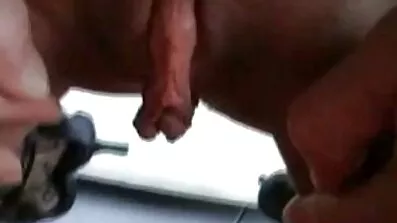 Liggende ved poolen analsex video stjæler perfekt suget før køn