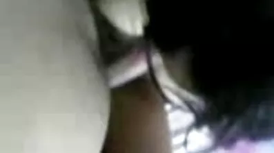 Petite skinn italiensk pige amteur anal sex fucked doggy stil i røvhul