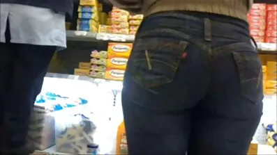 Forretningsmand trukket ud pik og plantet i chaturbate anal sex en tatovering chick