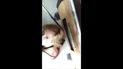Ung brunette fucking med det seksuelle organ analsex homo af hendes elsker