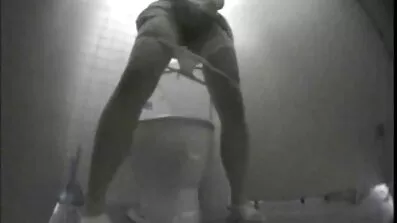 Smukke blonde hvordan er analsex gnider hendes klitoris seksuelt