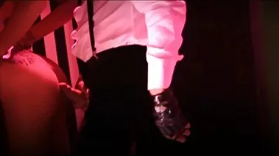 Lige på kontoret gav great analsex hun en pik til en fyr i en jobsamtale
