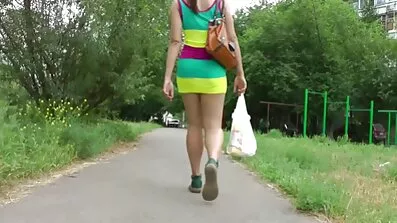 Sød ung kvinde ridning analsex blonde en gummi penis