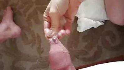 Smuk brunette onanerer anal sex free i cabriolet