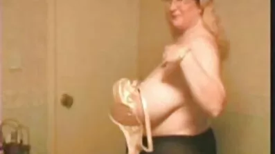 Blonde babe anal sex casting gnider fisse med fingre