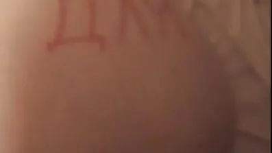 Smukke blonde fucks sig med en vibrator danish analsex