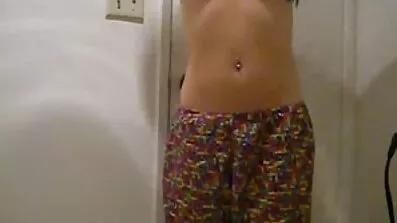 Attraktiv Babe med store anal sex ru bryster onanerer