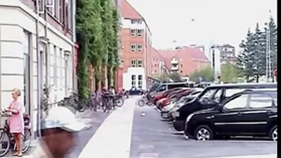Nøgne slanke pige rører hendes elegant anal sex fisse foran Theb