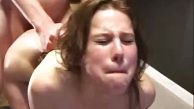 Hun knælede ned og strøg den mandlige Store anal sex amateur pik