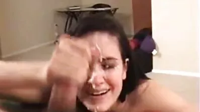 Sød blondine ful hd anal sex med briller kæler pikben