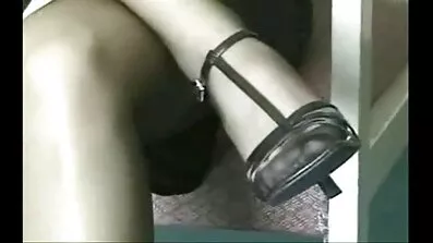 Ung tæve masserer hendes tv gay analsex