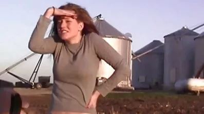 Blonde knælede ned og slugte den mandlige penis anal sex hd 2018 med hendes mund