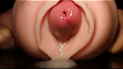 Pige Se accar kærtegner hendes fisse her first analsex foran kameraet med en vibrator