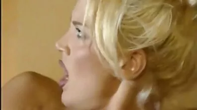 Et forelsket par havde chaturbate anal sex en seksuel picnic på et malerisk sted