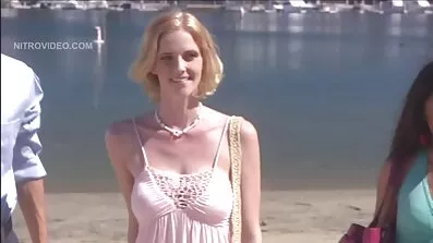 Hottie anal sex petite sidder på pik og føles liderlig