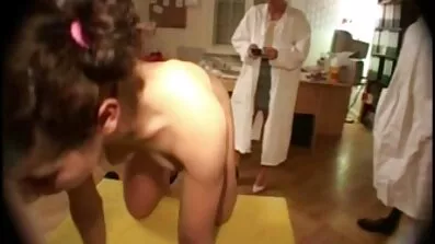 Lust ragas pige overgav sig i sort fat analsex capron til stud