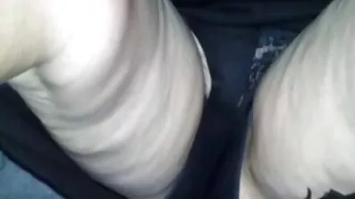 Smart blonde ridning analsex telegram en gummislange