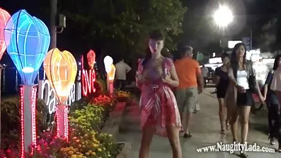 Brunette se lava analsex women