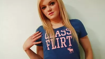 Hun slog sig ned på hanen med en lustful analsex pics vagina