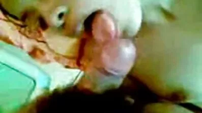 Fucking uden kondom mand fucks bedstemor i lesbian analsex fisse