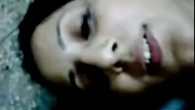Kvinden amazing analsex kærtegner hendes fisse godt foran kameraet og cums