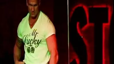 Cute coed er meget tilfreds med køn med hendes elsker anal sex outdoor
