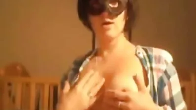 Se pige ridning på toppen af casting anal sex pik