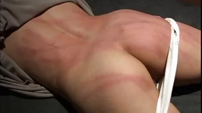 Den resolutte samler overgav sig slow analsex under sin mand
