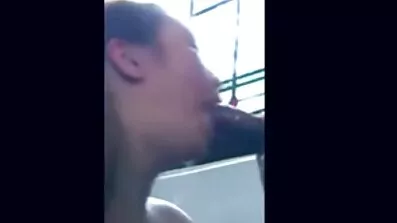 Fucked udendørs pige med en hestehale petite anal sex tube bundet