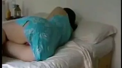 Brunette med hvordan har man analsex fantastiske figurer rider en stor pik