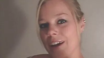 Pige fucks ven af analsex xxx hendes udvalgt en foran ham