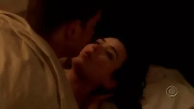 Fantastisk brunette gennemblødt i mælk hors anal sex før køn