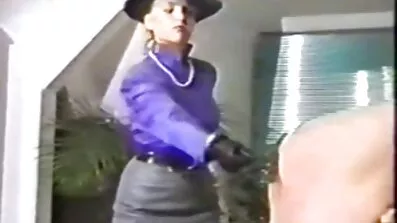 På sengen hvid stud fucked flad pige crying analsex